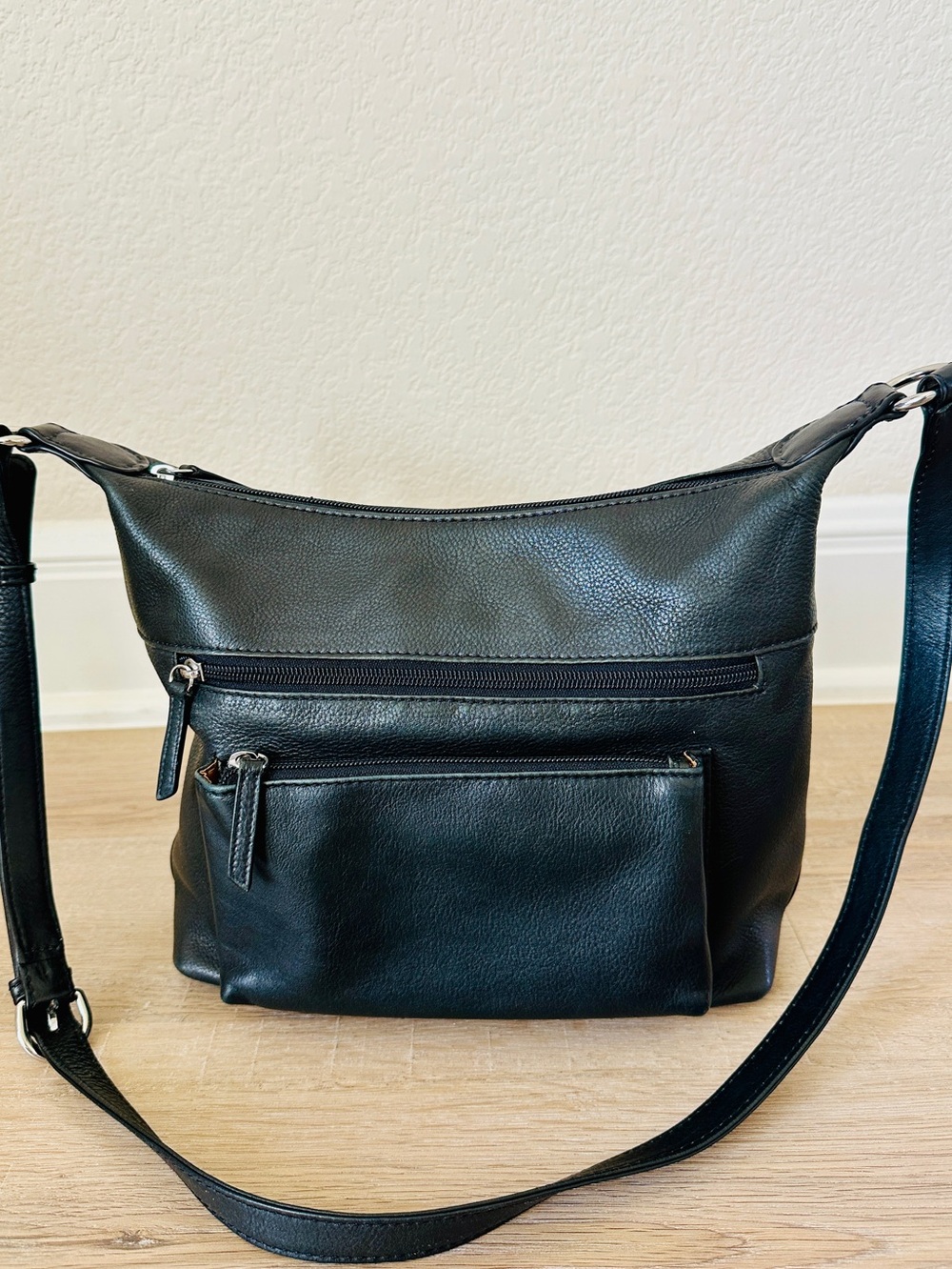 IIi New York RFID Genuine Black Leather Crossbody with Front Zip Pockets